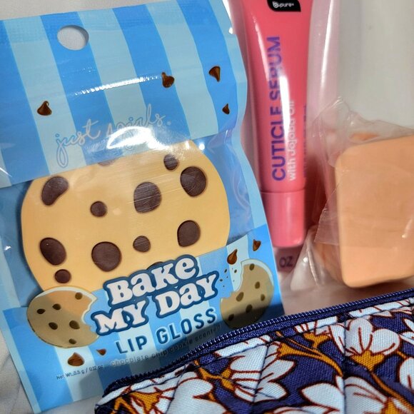 Vera Bradley 7 Piece Packed Mini Cosmetic Stuffed Bag Gift, NWT - Picture 4 of 4